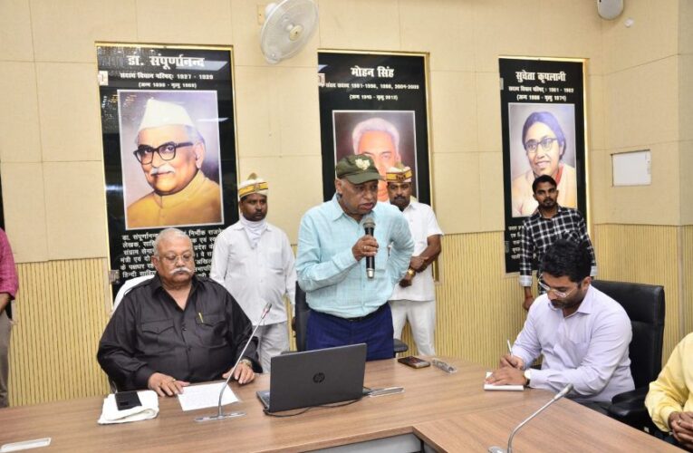 लखनऊ विधान परिषद में नई वेबसाइट का लोकार्पण