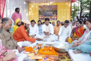 कुर्सी रोड शुक्ला चौराहा मार्ग के चौड़ीकरण कार्य का शुभारंभ क्षेत्रवासियों को मिलेगी बेहतर यातायात सुविधा