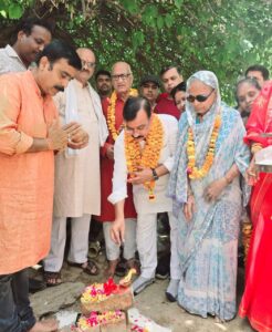 कैंट विधानसभा के रामजी लाल सरदार पटेल नगर वार्ड में बोरवेल पूजन कार्य कर किया शुभारंभ