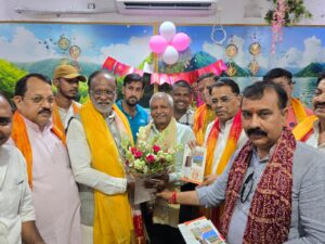 राज्यसभा सांसद डॉ. के. लक्ष्मण व आनंद द्विवेदी ने वरिष्ठजनों से किया जनसंपर्क