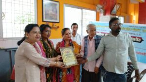 साहित्य साधको ने पंचमुखी हनुमान मंदिर मे गाये स्वरचित गीत