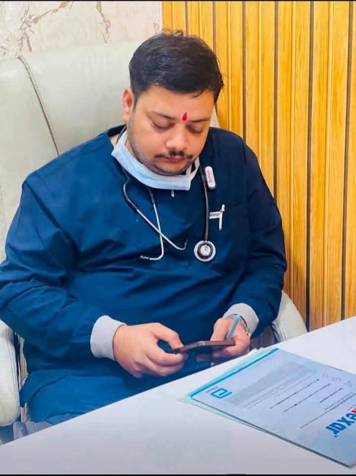 लखीमपुर खीरी जिले के मोहमदी निवासी डाॅ.सौरभ बाजपेई ने लगाई यमुना नदी में छलांग 10 WhatsApp Image 2026 07 16 at 17.06.20