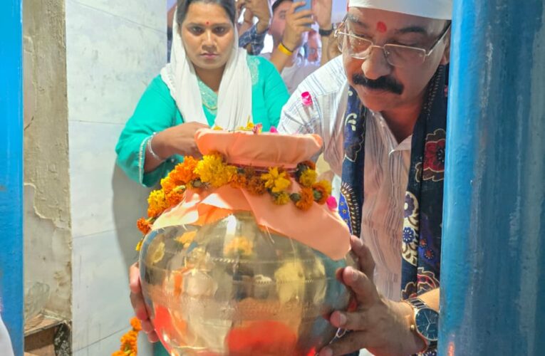 वाराणसी से आए पवित्र कलश की संत रविदास मंदिर में स्थापना