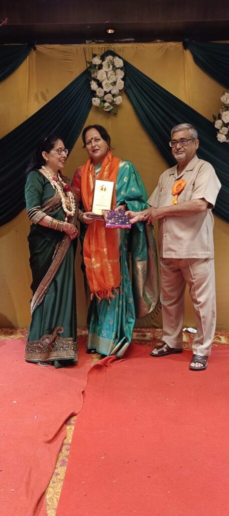 HAPPY LAUGHTER LIFE CLUB द्वारा लखनऊ के A N R HOTEL में तीज उत्सव का आयोजन किया गया 5 1001