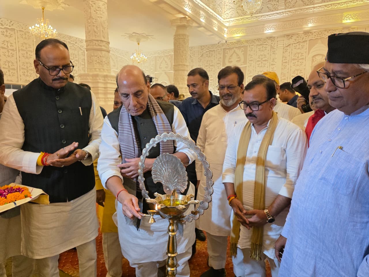 भारत फिर बनेगा विश्व गुरु मां दुर्गा देश को दें शक्ति और सामर्थ्य-राजनाथ सिंह